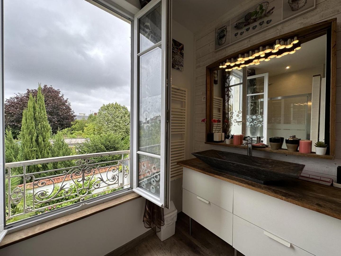 Hotel La Maison Des Lumieres à Chartres Extérieur photo